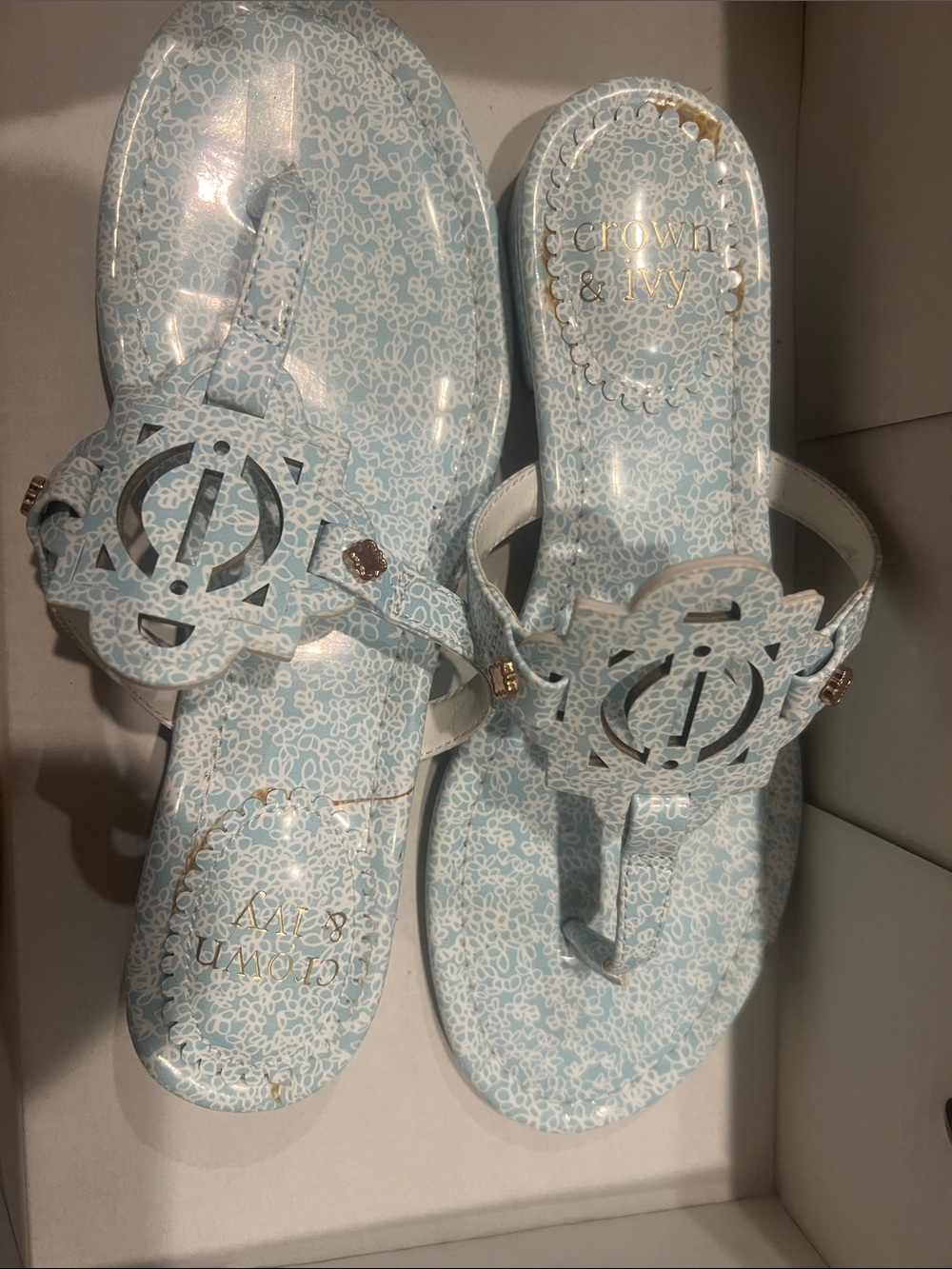 crown & ivy Powder Blue Floral Logo Thong Sandals Size 6/6.5